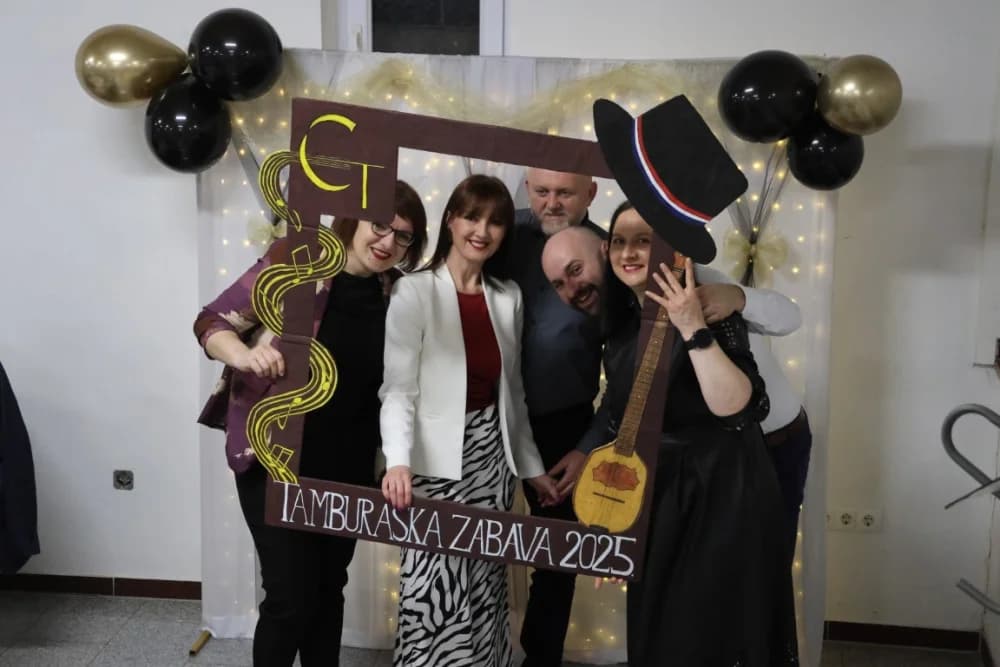 Prva Tamburaška zabava okupila više od 150 posjetitelja i gostiju, a svirali su Ravnica i Astal