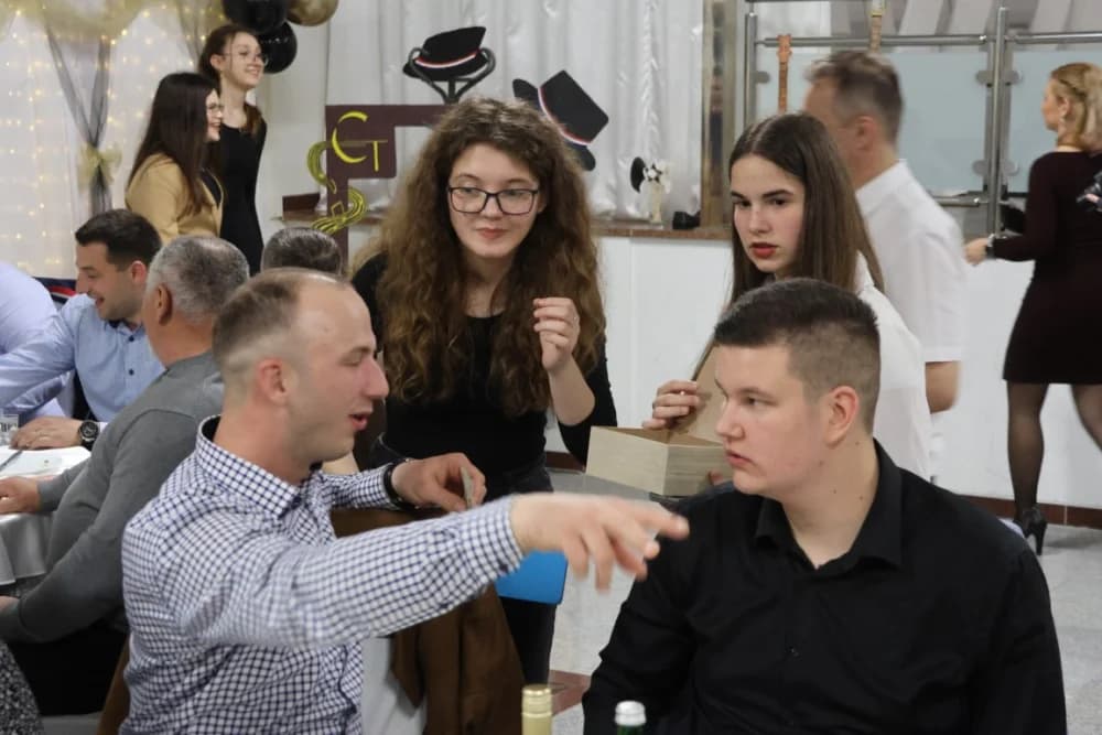 Prva Tamburaška zabava okupila više od 150 posjetitelja i gostiju, a svirali su Ravnica i Astal