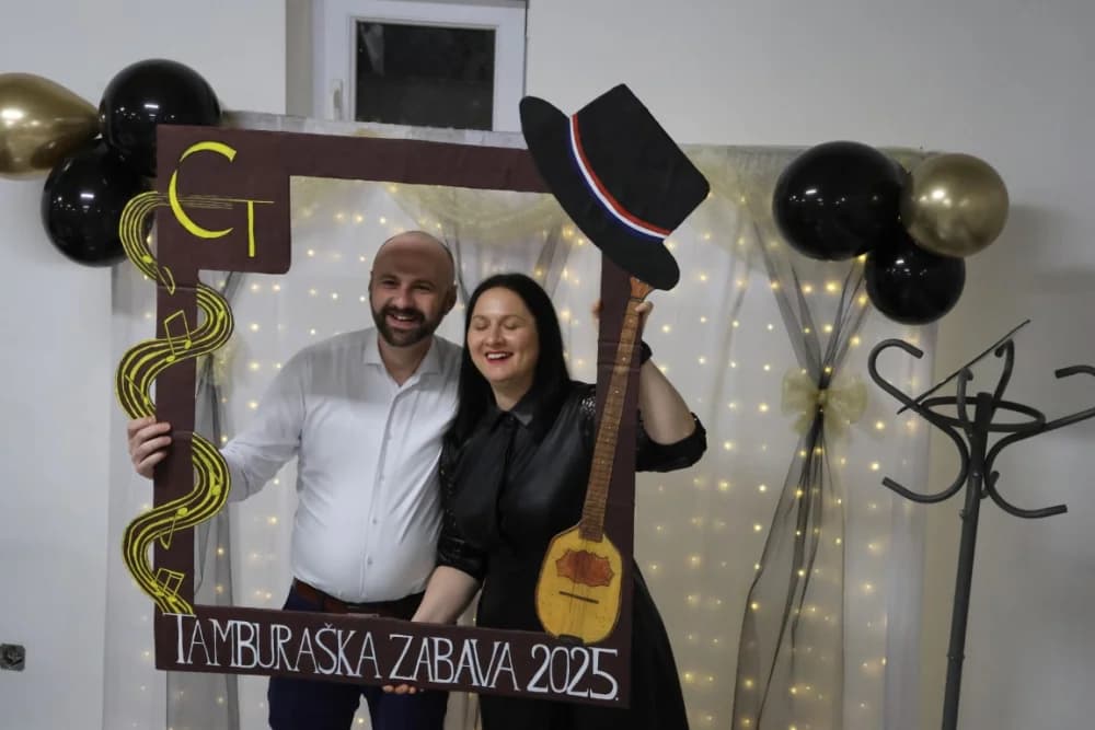 Prva Tamburaška zabava okupila više od 150 posjetitelja i gostiju, a svirali su Ravnica i Astal