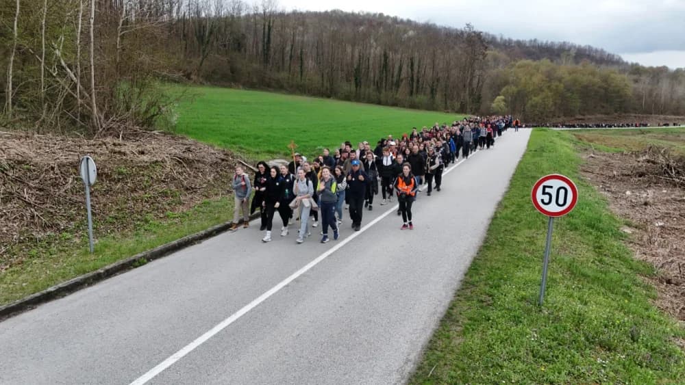 Gotovo tisuću mladih i onih malo starijih u ovogodišnjem 46-kilometarskom križnom putu