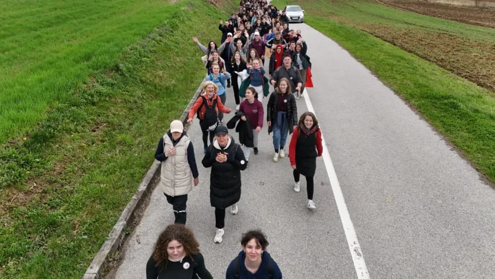 Gotovo tisuću mladih i onih malo starijih u ovogodišnjem 46-kilometarskom križnom putu