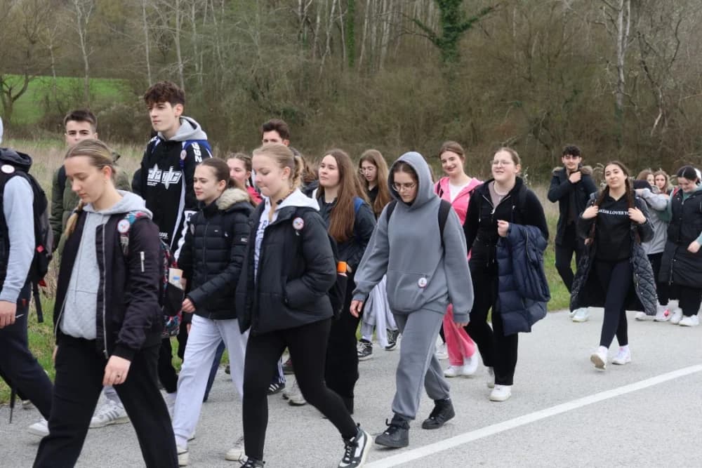Gotovo tisuću mladih i onih malo starijih u ovogodišnjem 46-kilometarskom križnom putu