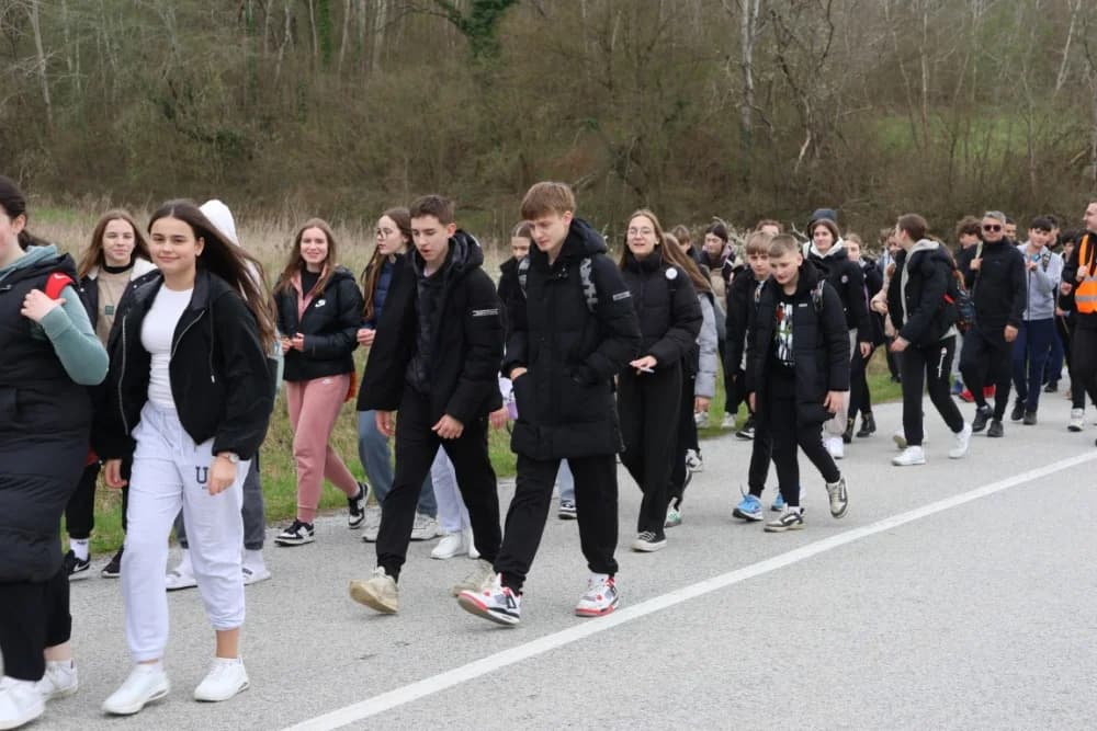 Gotovo tisuću mladih i onih malo starijih u ovogodišnjem 46-kilometarskom križnom putu