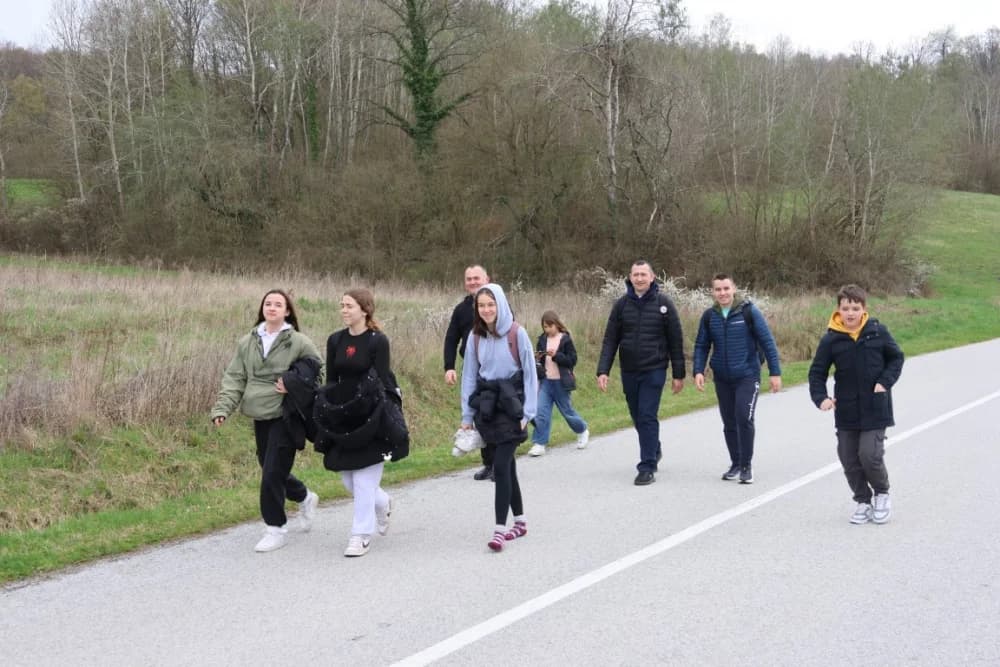 Gotovo tisuću mladih i onih malo starijih u ovogodišnjem 46-kilometarskom križnom putu