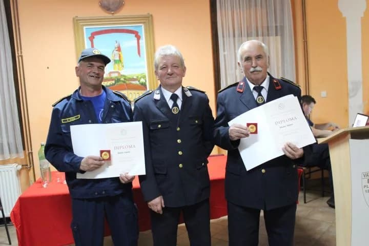 SKUPŠTINA PLETERNIČKIH VATROGASACA: Marku Alaberu i Damiru Juneku medalje za 50 godina rada u vatrogastvu