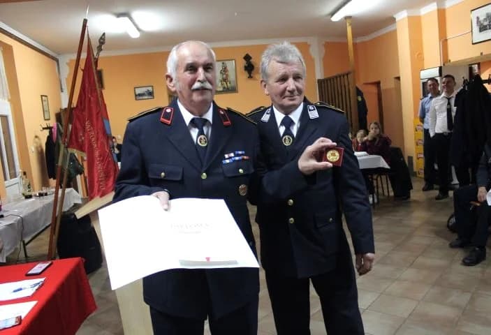 SKUPŠTINA PLETERNIČKIH VATROGASACA: Marku Alaberu i Damiru Juneku medalje za 50 godina rada u vatrogastvu