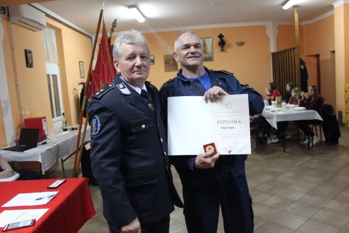 SKUPŠTINA PLETERNIČKIH VATROGASACA: Marku Alaberu i Damiru Juneku medalje za 50 godina rada u vatrogastvu