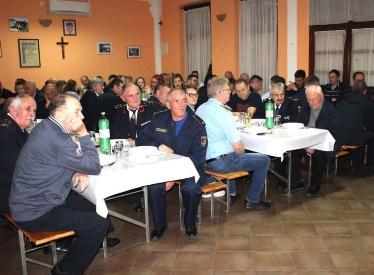SKUPŠTINA PLETERNIČKIH VATROGASACA: Marku Alaberu i Damiru Juneku medalje za 50 godina rada u vatrogastvu
