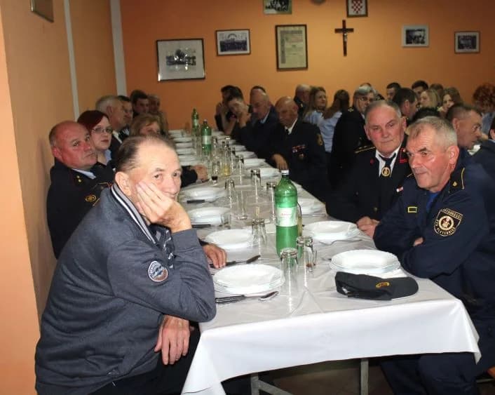 SKUPŠTINA PLETERNIČKIH VATROGASACA: Marku Alaberu i Damiru Juneku medalje za 50 godina rada u vatrogastvu