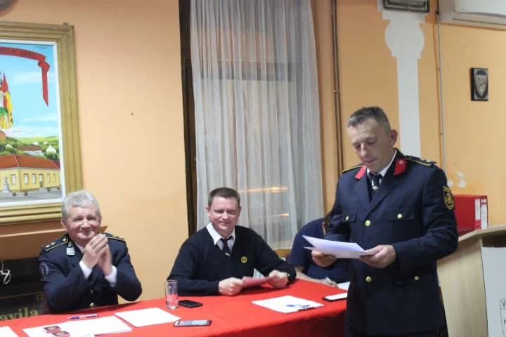 SKUPŠTINA PLETERNIČKIH VATROGASACA: Marku Alaberu i Damiru Juneku medalje za 50 godina rada u vatrogastvu