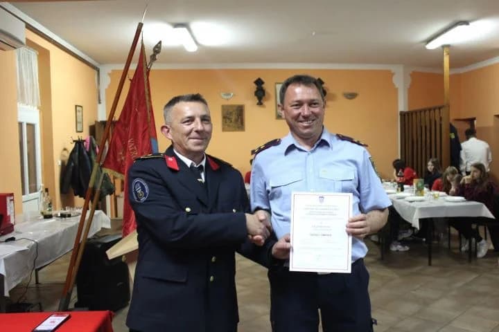 SKUPŠTINA PLETERNIČKIH VATROGASACA: Marku Alaberu i Damiru Juneku medalje za 50 godina rada u vatrogastvu