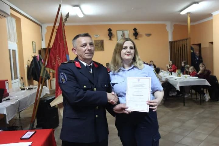 SKUPŠTINA PLETERNIČKIH VATROGASACA: Marku Alaberu i Damiru Juneku medalje za 50 godina rada u vatrogastvu