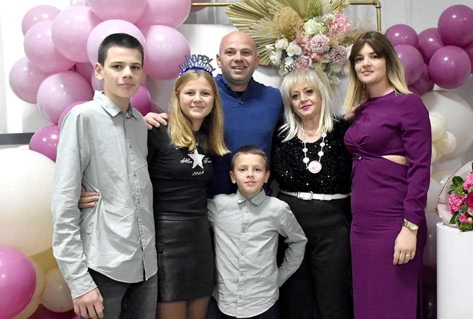 POŽEŠKA PODUZETNICA ANKA ŠUTALO PROSLAVILA 60. ROĐENDAN: Pjevajući sa Cecilijom slavljenica podigla uzvanike na noge /FOTOGALERIJA/