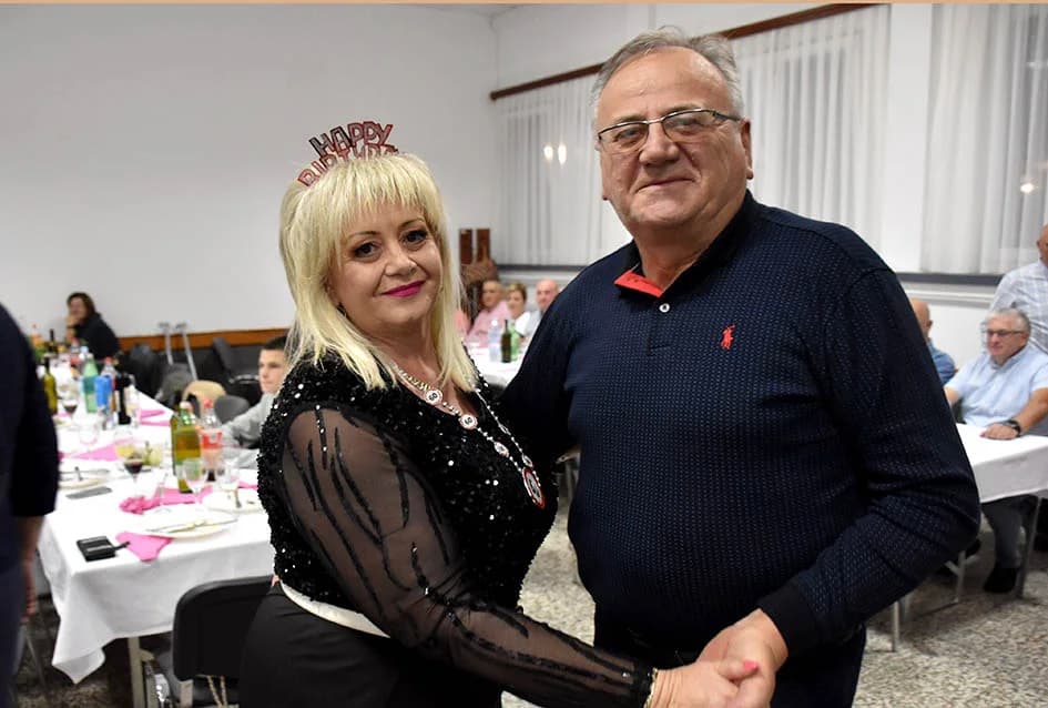 POŽEŠKA PODUZETNICA ANKA ŠUTALO PROSLAVILA 60. ROĐENDAN: Pjevajući sa Cecilijom slavljenica podigla uzvanike na noge /FOTOGALERIJA/