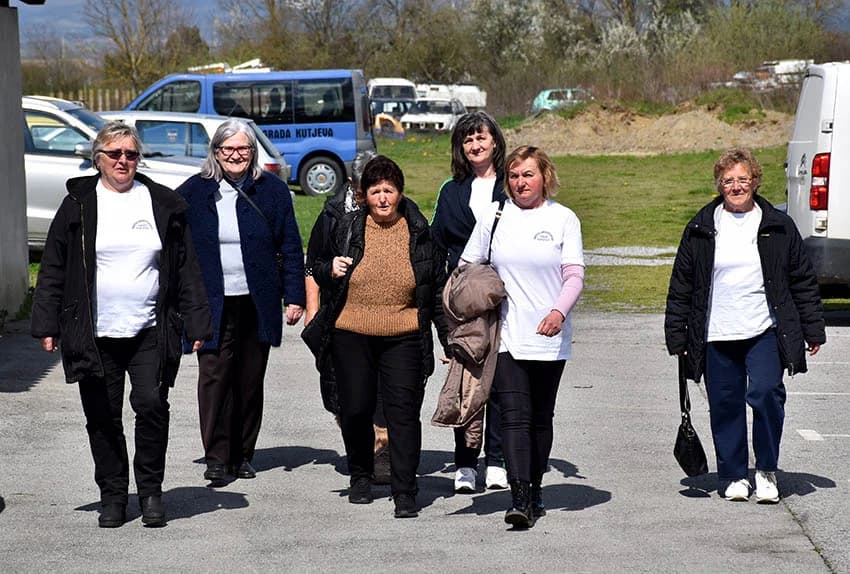 Umirovljenici Čaglina i umirovljenice Kaptola pobjednici županijskog natjecanja u pikadu