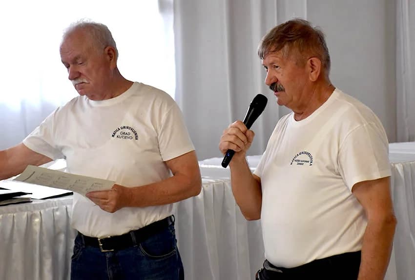 Umirovljenici Čaglina i umirovljenice Kaptola pobjednici županijskog natjecanja u pikadu