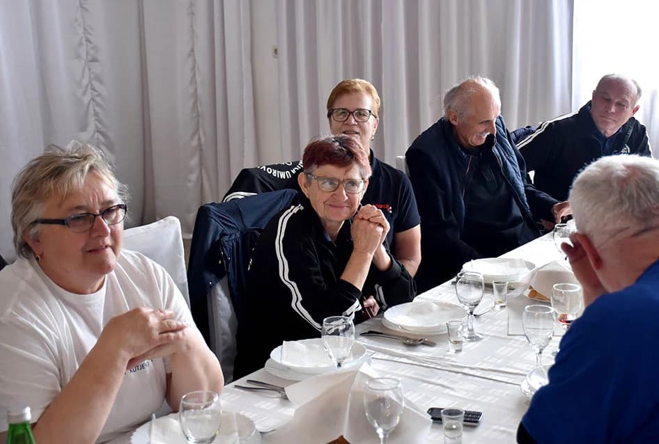 Umirovljenici Čaglina i umirovljenice Kaptola pobjednici županijskog natjecanja u pikadu