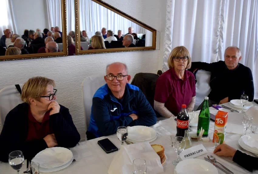Umirovljenici Čaglina i umirovljenice Kaptola pobjednici županijskog natjecanja u pikadu