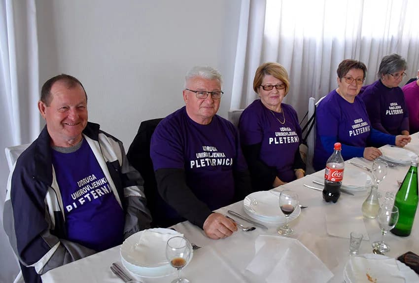 Umirovljenici Čaglina i umirovljenice Kaptola pobjednici županijskog natjecanja u pikadu