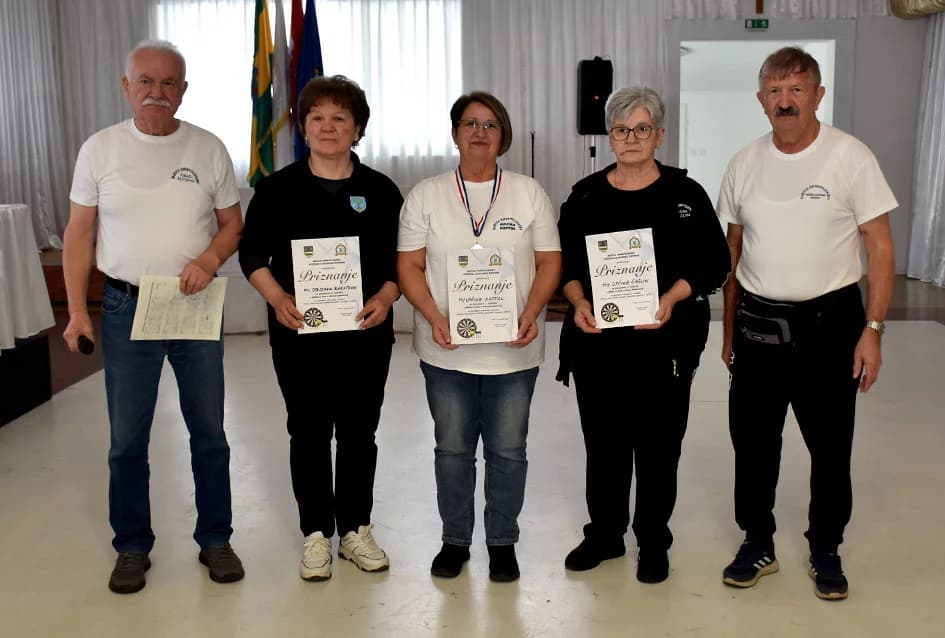 Umirovljenici Čaglina i umirovljenice Kaptola pobjednici županijskog natjecanja u pikadu