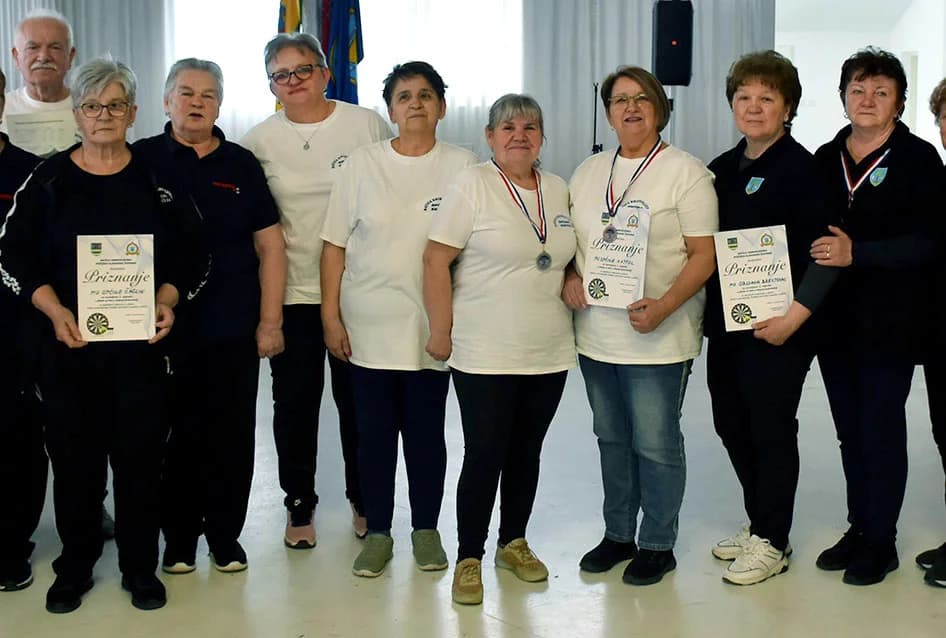 Umirovljenici Čaglina i umirovljenice Kaptola pobjednici županijskog natjecanja u pikadu