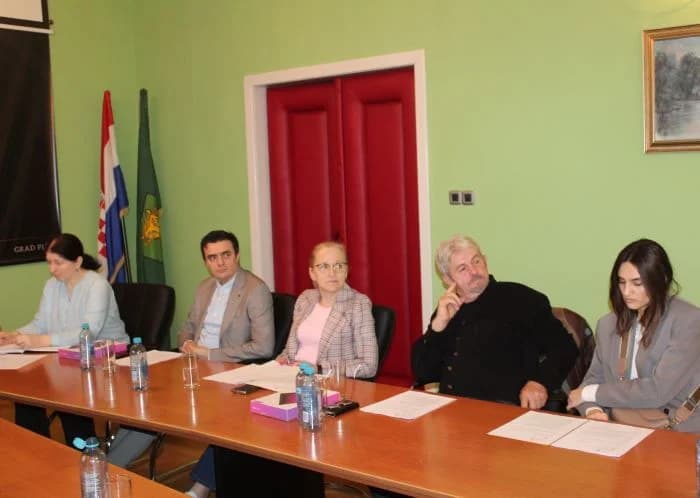 GRADSKO VIJEĆE PLETERNICE: Usvojene odluke o kupnji zgrade „Hotela Marinović“ i imenovanju Aleje Ljudevita Petraka