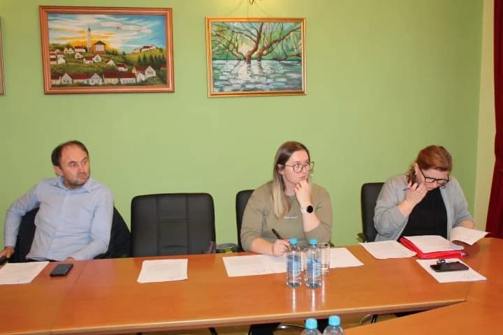 GRADSKO VIJEĆE PLETERNICE: Usvojene odluke o kupnji zgrade „Hotela Marinović“ i imenovanju Aleje Ljudevita Petraka