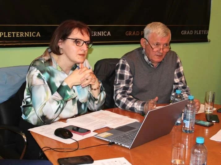 GRADSKO VIJEĆE PLETERNICE: Usvojene odluke o kupnji zgrade „Hotela Marinović“ i imenovanju Aleje Ljudevita Petraka