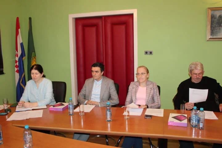 GRADSKO VIJEĆE PLETERNICE: Usvojene odluke o kupnji zgrade „Hotela Marinović“ i imenovanju Aleje Ljudevita Petraka