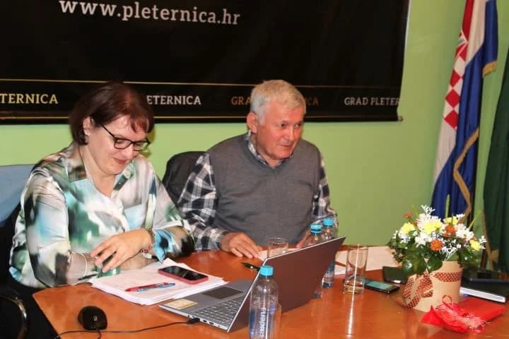 GRADSKO VIJEĆE PLETERNICE: Usvojene odluke o kupnji zgrade „Hotela Marinović“ i imenovanju Aleje Ljudevita Petraka