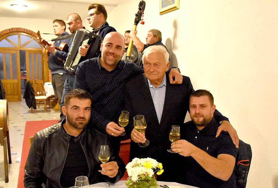 HRNJEVAČKI VINAR IVO ENJINGI U SPLITU - Uzvratio posjet vinskom kumu