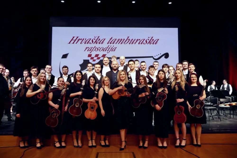 Kutjevački tamburaški orkestar nastupio na 19. Šokačkoj rapsodiji