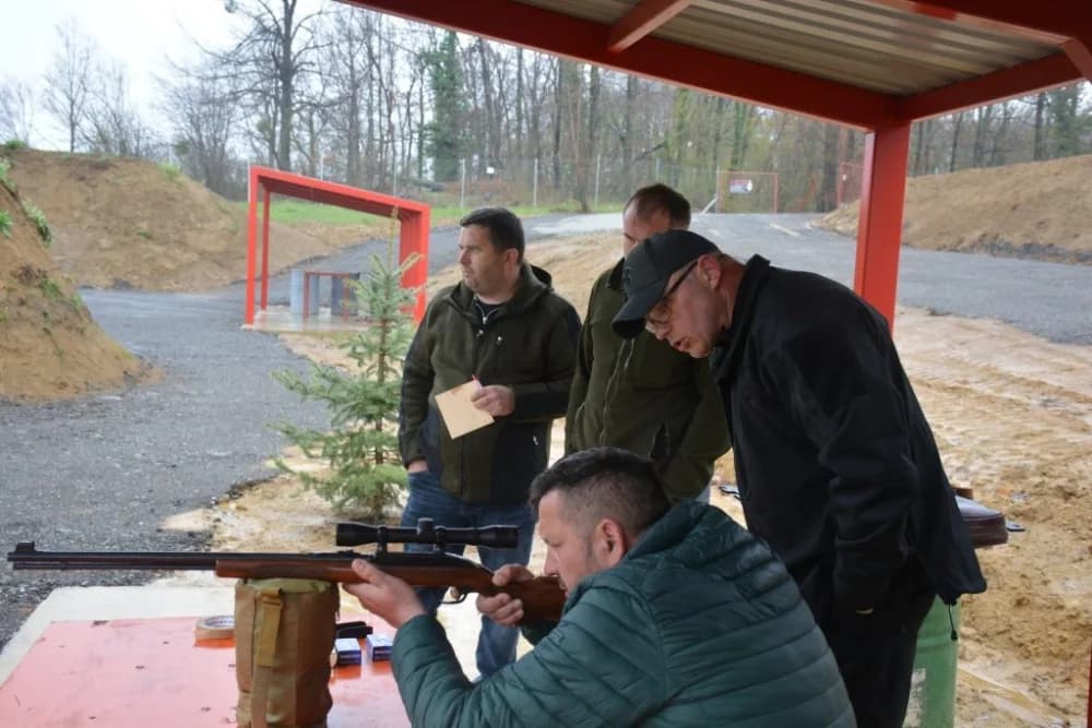 Lovci obuku gađanja proveli na strelištu kod Gradskih vrhovaca
