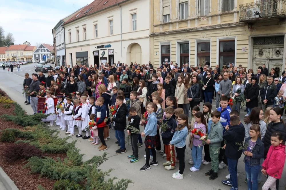 Procesija ulicama grada Požege o blagdanu Cvjetnice – Nedjelje Muke Gospodnje (FOTOGALERIJA)