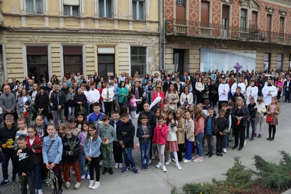 Procesija ulicama grada Požege o blagdanu Cvjetnice – Nedjelje Muke Gospodnje (FOTOGALERIJA)