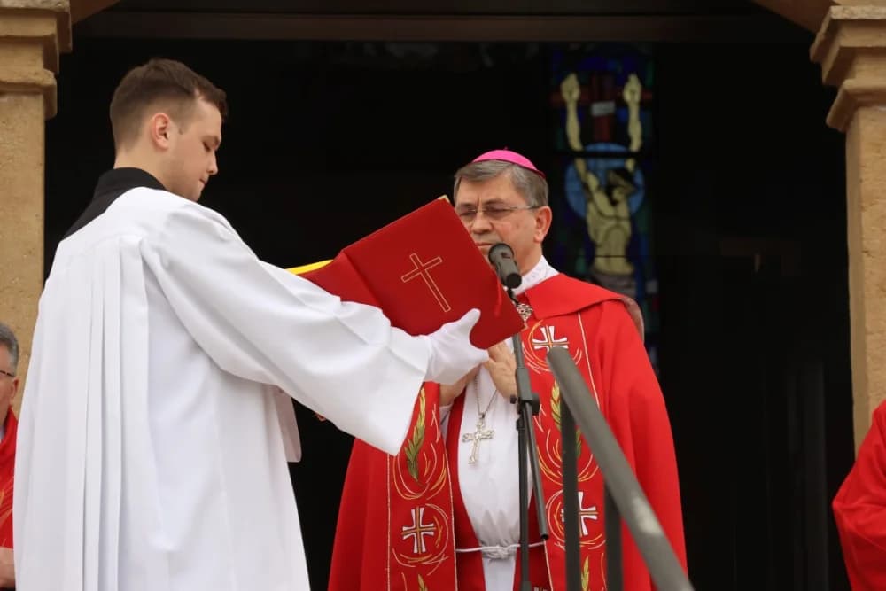 Procesija ulicama grada Požege o blagdanu Cvjetnice – Nedjelje Muke Gospodnje (FOTOGALERIJA)