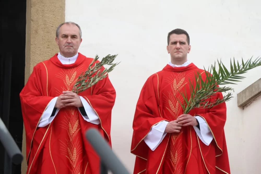 Procesija ulicama grada Požege o blagdanu Cvjetnice – Nedjelje Muke Gospodnje (FOTOGALERIJA)