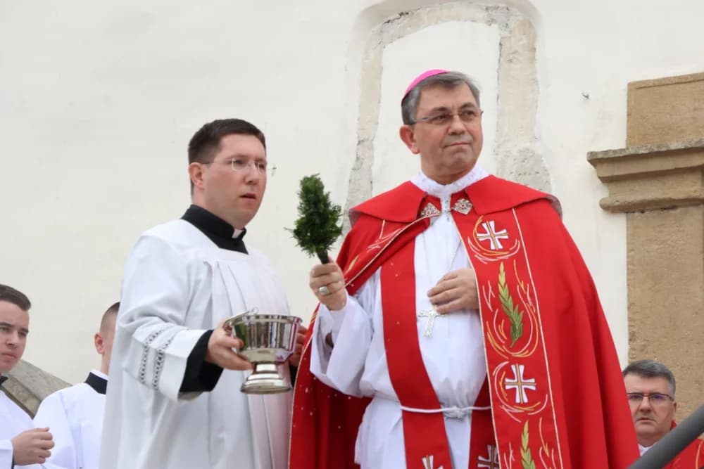 Procesija ulicama grada Požege o blagdanu Cvjetnice – Nedjelje Muke Gospodnje (FOTOGALERIJA)