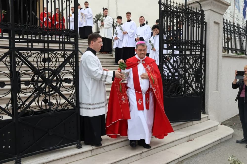 Procesija ulicama grada Požege o blagdanu Cvjetnice – Nedjelje Muke Gospodnje (FOTOGALERIJA)