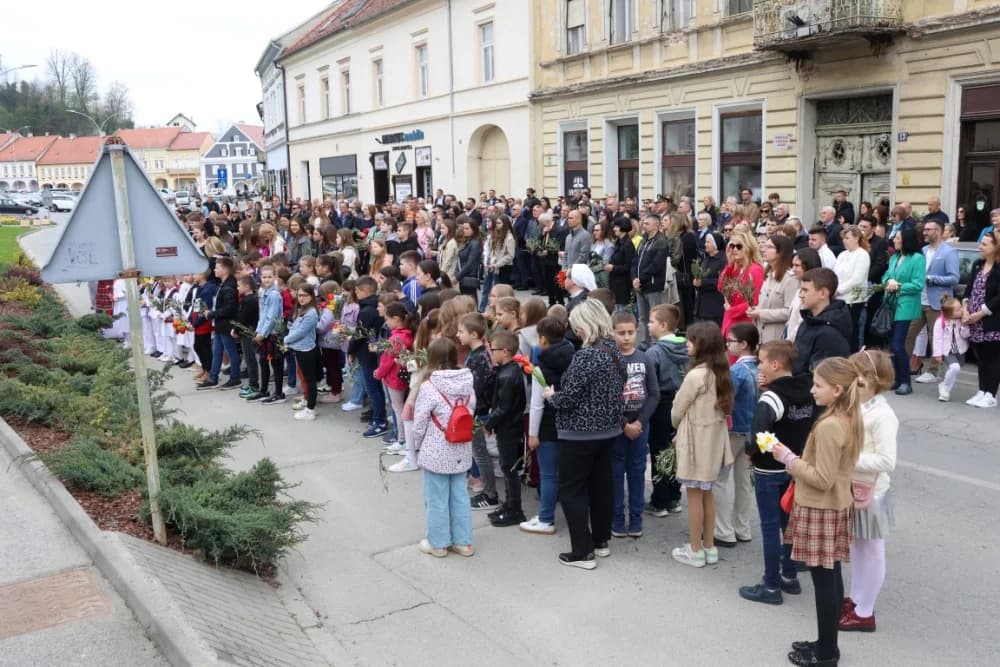 Procesija ulicama grada Požege o blagdanu Cvjetnice – Nedjelje Muke Gospodnje (FOTOGALERIJA)