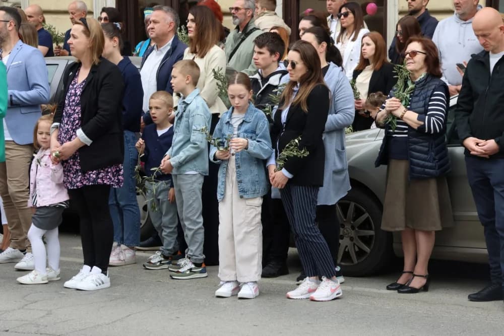 Procesija ulicama grada Požege o blagdanu Cvjetnice – Nedjelje Muke Gospodnje (FOTOGALERIJA)