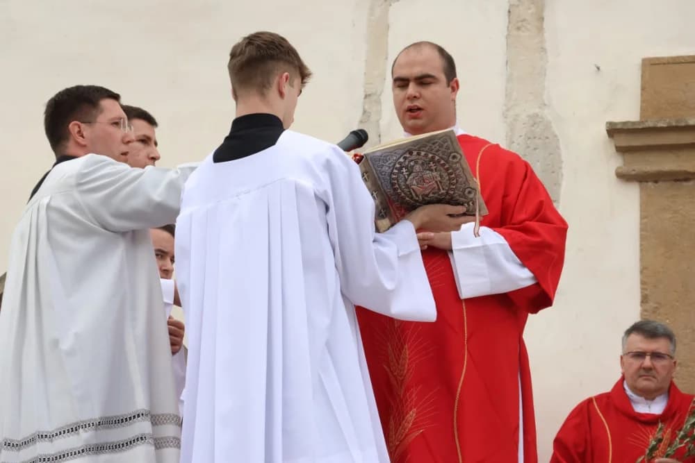 Procesija ulicama grada Požege o blagdanu Cvjetnice – Nedjelje Muke Gospodnje (FOTOGALERIJA)