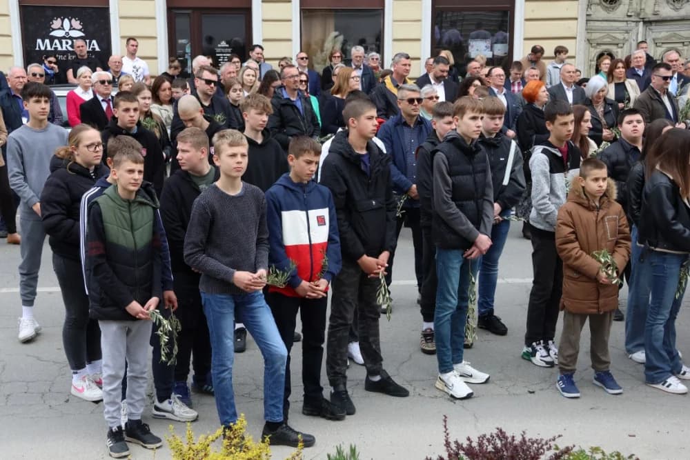 Procesija ulicama grada Požege o blagdanu Cvjetnice – Nedjelje Muke Gospodnje (FOTOGALERIJA)
