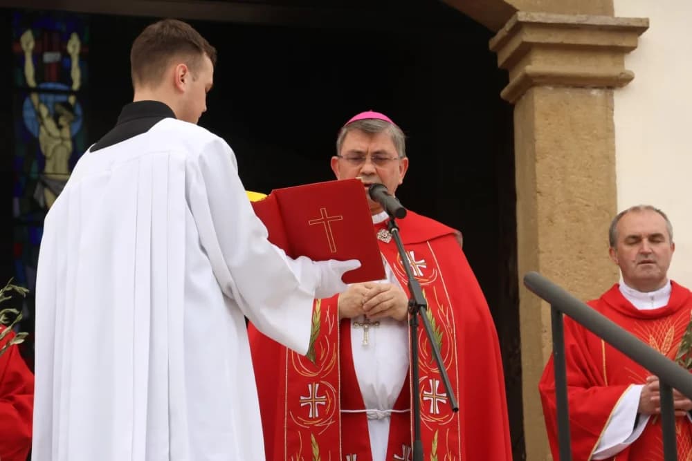 Procesija ulicama grada Požege o blagdanu Cvjetnice – Nedjelje Muke Gospodnje (FOTOGALERIJA)