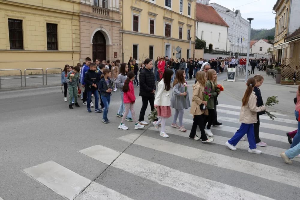 Procesija ulicama grada Požege o blagdanu Cvjetnice – Nedjelje Muke Gospodnje (FOTOGALERIJA)