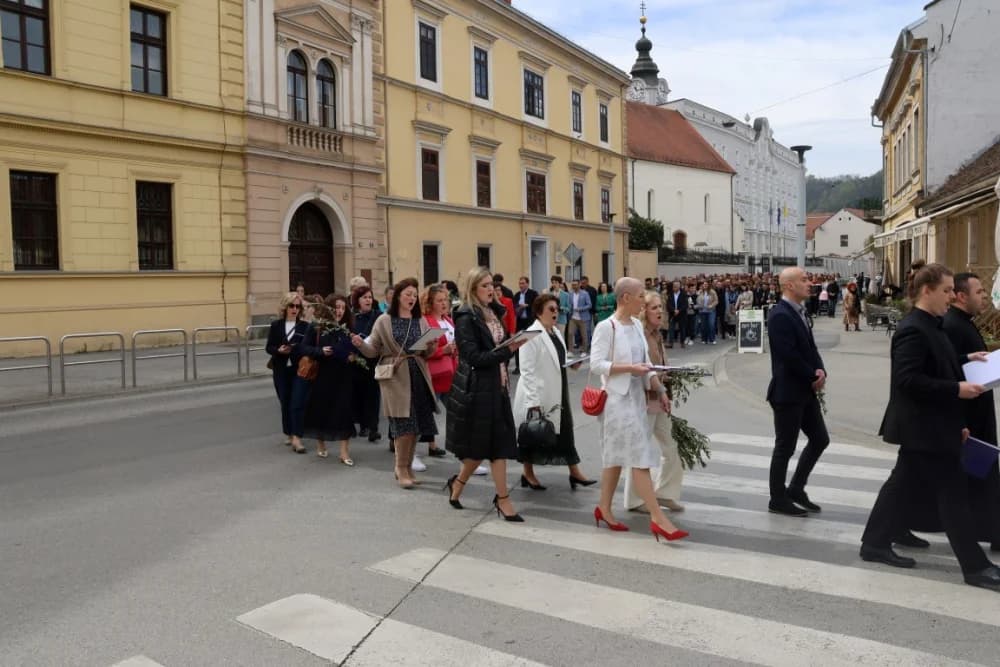 Procesija ulicama grada Požege o blagdanu Cvjetnice – Nedjelje Muke Gospodnje (FOTOGALERIJA)