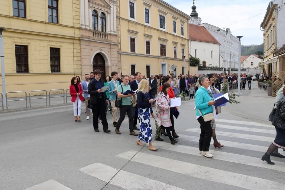Procesija ulicama grada Požege o blagdanu Cvjetnice – Nedjelje Muke Gospodnje (FOTOGALERIJA)