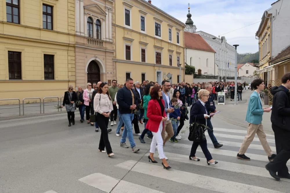 Procesija ulicama grada Požege o blagdanu Cvjetnice – Nedjelje Muke Gospodnje (FOTOGALERIJA)