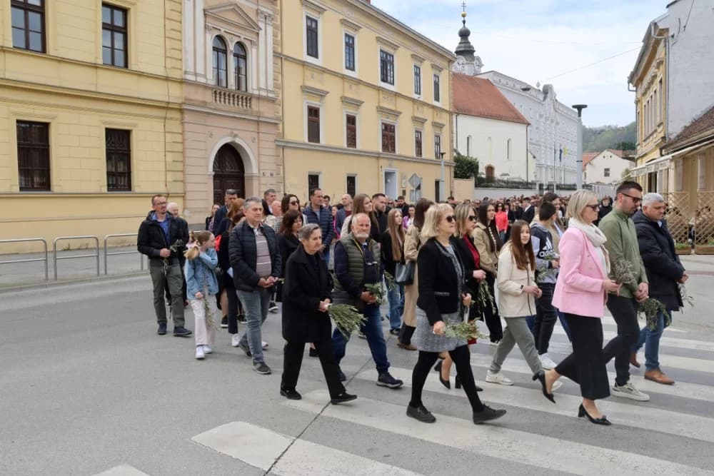 Procesija ulicama grada Požege o blagdanu Cvjetnice – Nedjelje Muke Gospodnje (FOTOGALERIJA)