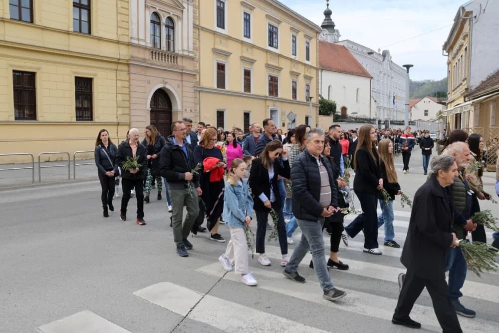 Procesija ulicama grada Požege o blagdanu Cvjetnice – Nedjelje Muke Gospodnje (FOTOGALERIJA)